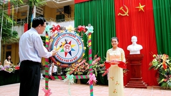 Bộ trưởng Phạm Vũ Luận đánh trống khai giảng năm học mới
